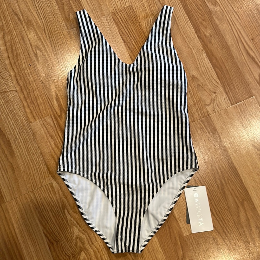 Athleta seersucker v-neck one piece swimsuit